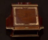 Léonie et le secrétaire mural