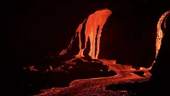 C pas si loin - Piton de la Fournaise : l'imprévisible volcan