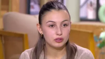 Ça commence aujourd'hui - À 13 ans, Chloë est devenue l'aidante de sa mère, atteinte d'un Alzheimer précoce