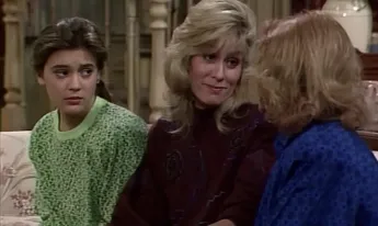 Madame est servie - S05 E06 - Un de perdu