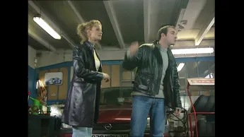 Un gars, une fille - S3E63 - Au garage