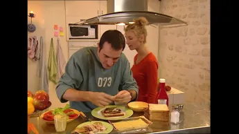 Un gars, une fille - S3E72 - Dans la cuisine (6)