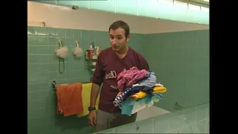 Un gars, une fille - S3E70 - Dans la salle de bain (9)