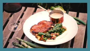Météo à la carte - Gastronomie : échine de cochon grillée et fricassée de légumes printaniers