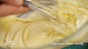 Tous en cuisine : la recette du jour - Gaufres sauce chocolat, chantilly