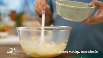 Tous en cuisine : la recette du jour - Chouquettes chantilly, sauce chocolat