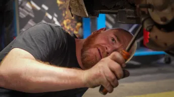 Top Mecanic : 5 jours pour restaurer une épave - S8E10 - La finale - Wheeler Dealers vs. Vintage Mecanic