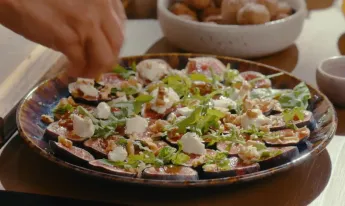 Petits plats en équilibre - Carpaccio de figues, ricotta et noix fraîches
