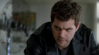 Fringe - S2E10 - Une histoire de fou