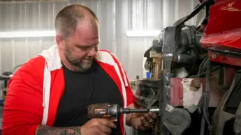 Top Mecanic : 5 jours pour restaurer une épave - S8E17 - Jour 2 - En couple pour la légende