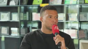 Stade 2 la quotidienne - Ballon d'or : Kylian Mbappé sur tous les fronts