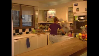 Un gars, une fille - S4E79 - Dans la cuisine (11)