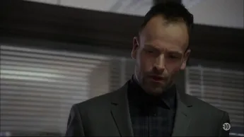 Elementary - S2 E15 - Guerre des étoiles