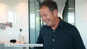 Un jour, un doc - Les secrets du discounter qui monte