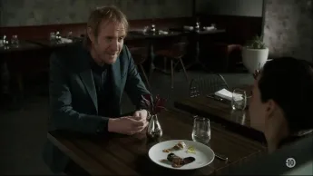 Elementary - S2 E21 - Un drone de moustique