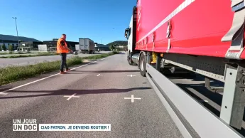 Un jour, un doc - Ciao patron, je deviens routier ! / Camions XXL : ces Français qui roulent vers l’or australien