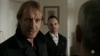 Elementary - S2 E22 - Les hommes de l'ombre