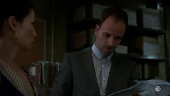 Elementary - S4 E6 - La loi du plus fort