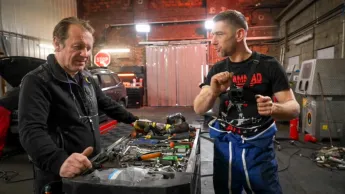 Top Mecanic : 5 jours pour restaurer une épave - S8E29 - Jour 4 - Les poulains des coachs, 2ème édition