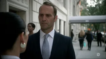 Elementary - S4 E1 - El gato