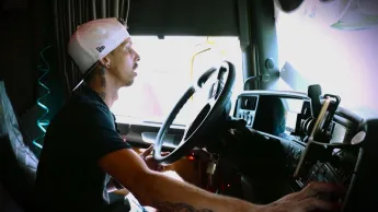 Les routiers : profession chauffeur poids lourd - S2E3 - Ilona et Jonathan