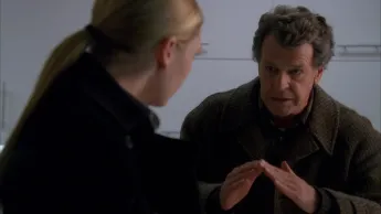 Fringe - S2E22 - De l’autre côté, première partie