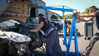 Top Mecanic : 5 jours pour restaurer une épave - S8E33 - Jour 3 - Le meilleur mécanicien de France