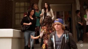 Pretty little liars - S2 E11 - Aveux à haut risque