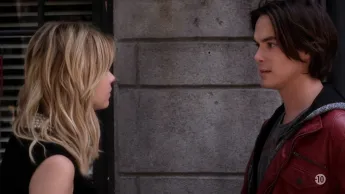 Pretty little liars - S4 E10 - Le miroir à trois faces