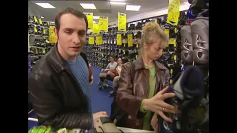 Un gars, une fille - S2E22 - Au magasin de sport