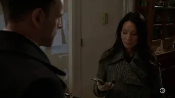 Elementary - S4 E24 - Aux grands maux les grands remèdes