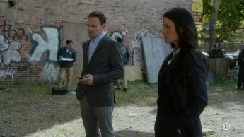 Elementary - S5 E9 - Histoires de gangs