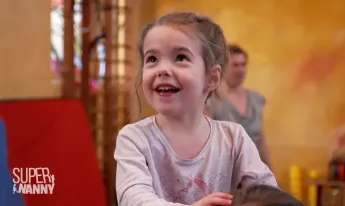 Super Nanny - 5 enfants, 2 ados, 1 maman : vient remettre de l'ordre