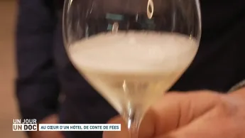 Un jour, un doc - Au cœur d’un hôtel de conte de fées