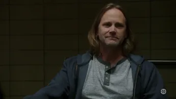 Elementary - S5 E1 - Sous le signe de la terreur