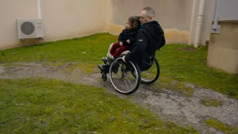 Vies de famille - Je vais pas mentir, ma femme en fait beaucoup plus que moi à la maison…